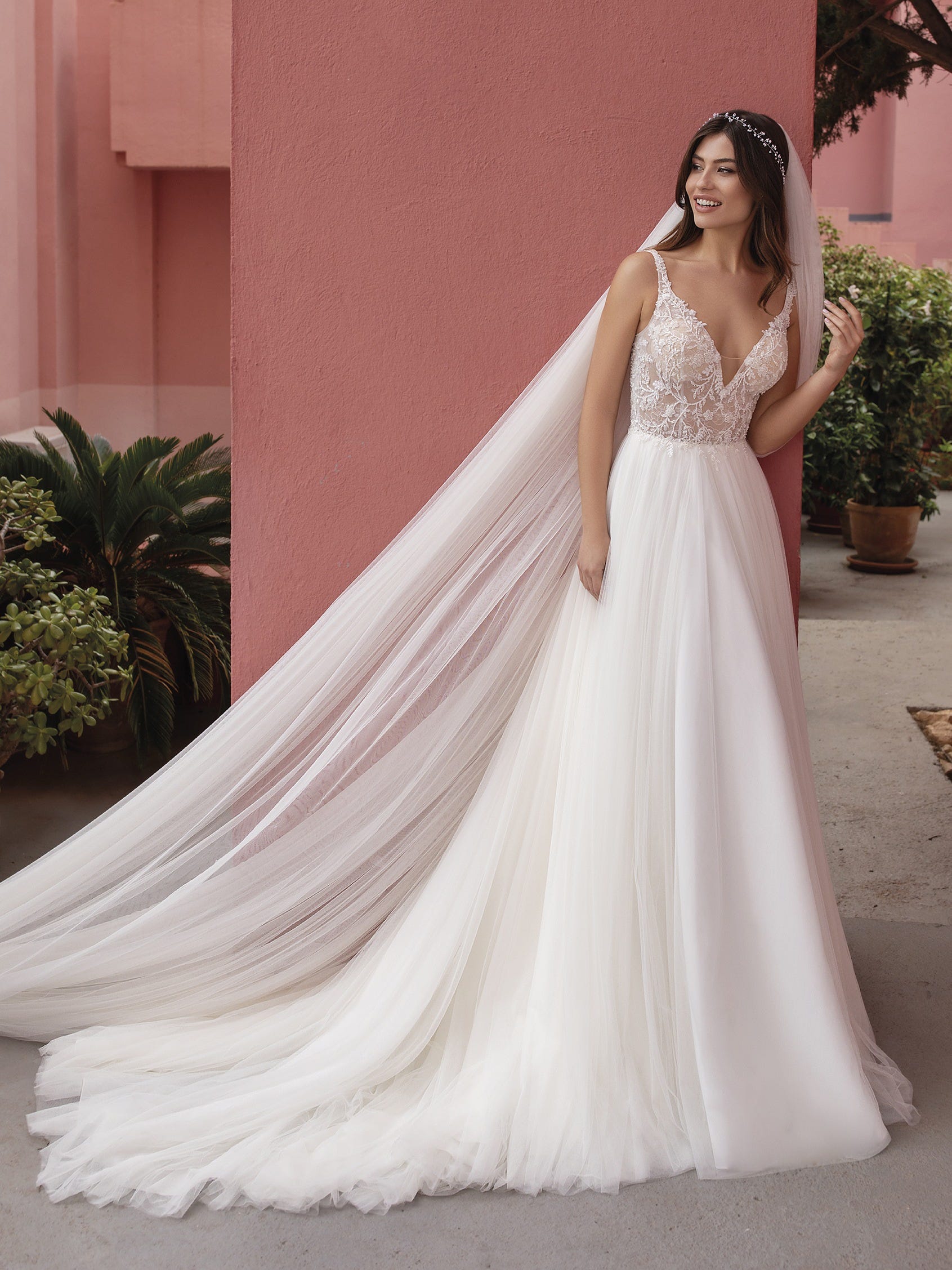 ORDIZIA | A-line wedding dress with sweetheart neckline | White One