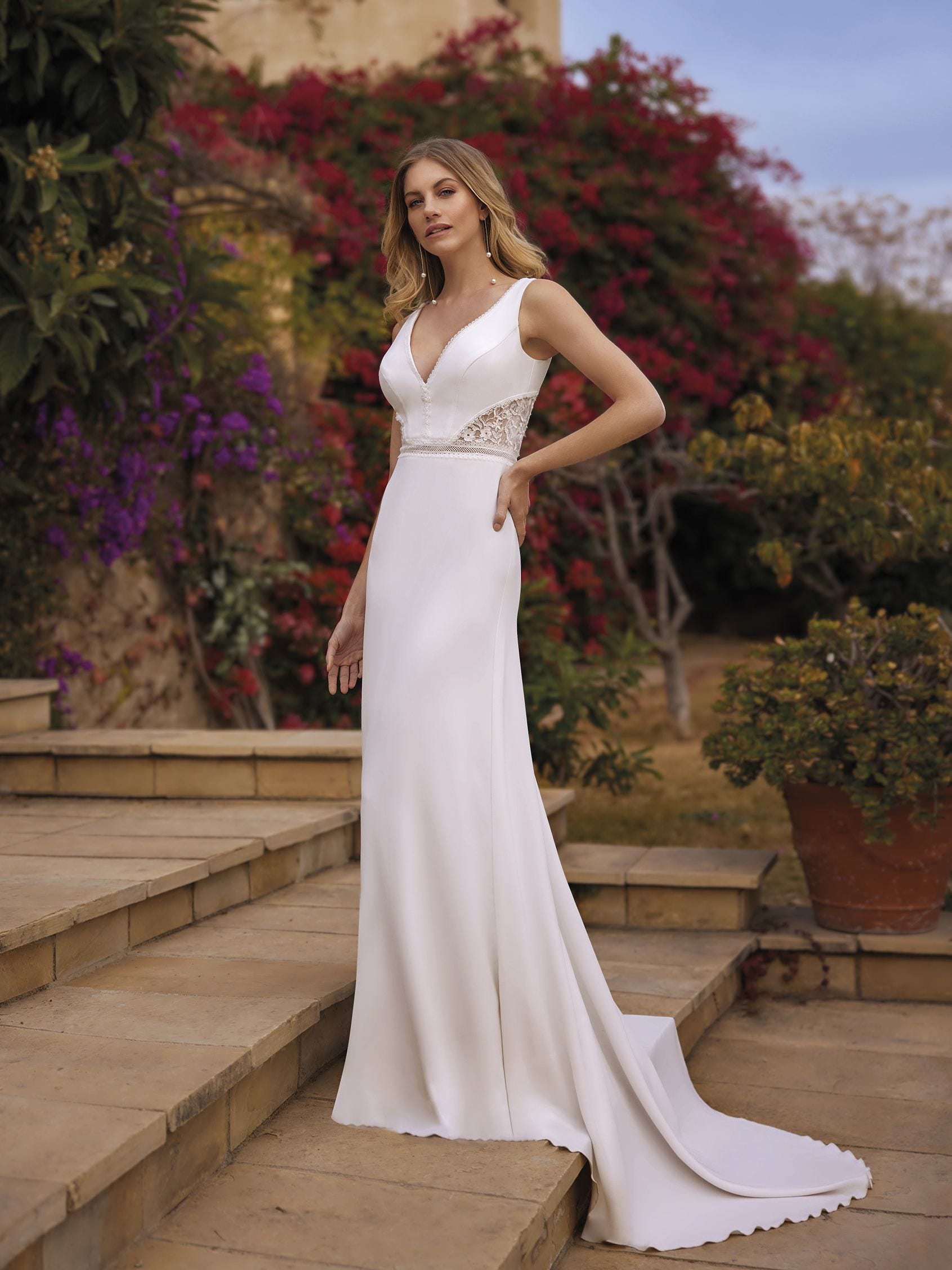 White sheath hot sale wedding dress