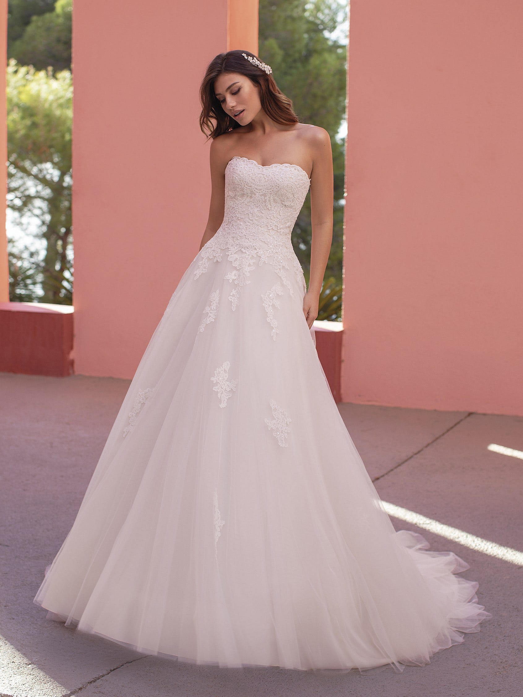 ORDIZIA, A-line wedding dress with sweetheart neckline