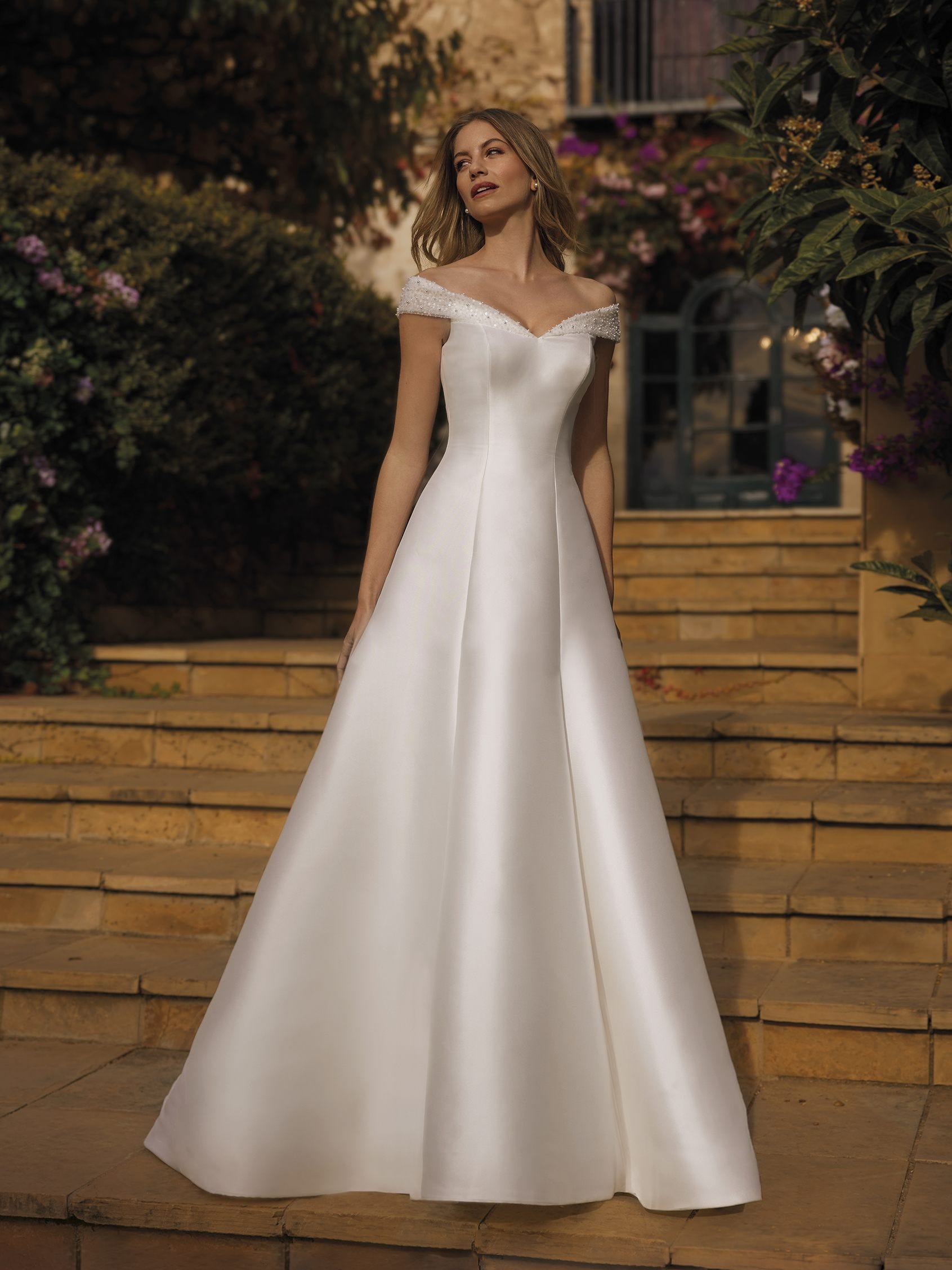 STRUTS | A-line wedding dress | White One